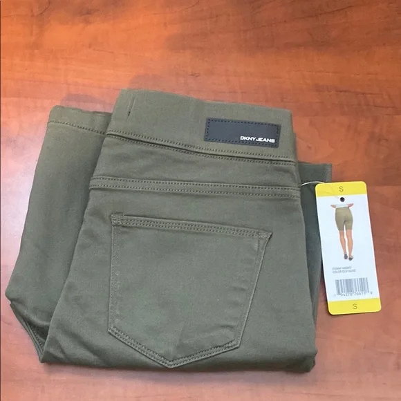 Dkny Womens Comfort Stretch Pull-on Bermuda Shorts S Color Olive - Picture 5 of 10
